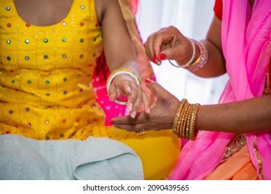 chura photo|14 Indian Bride Chura Ceremony Images, Stock。